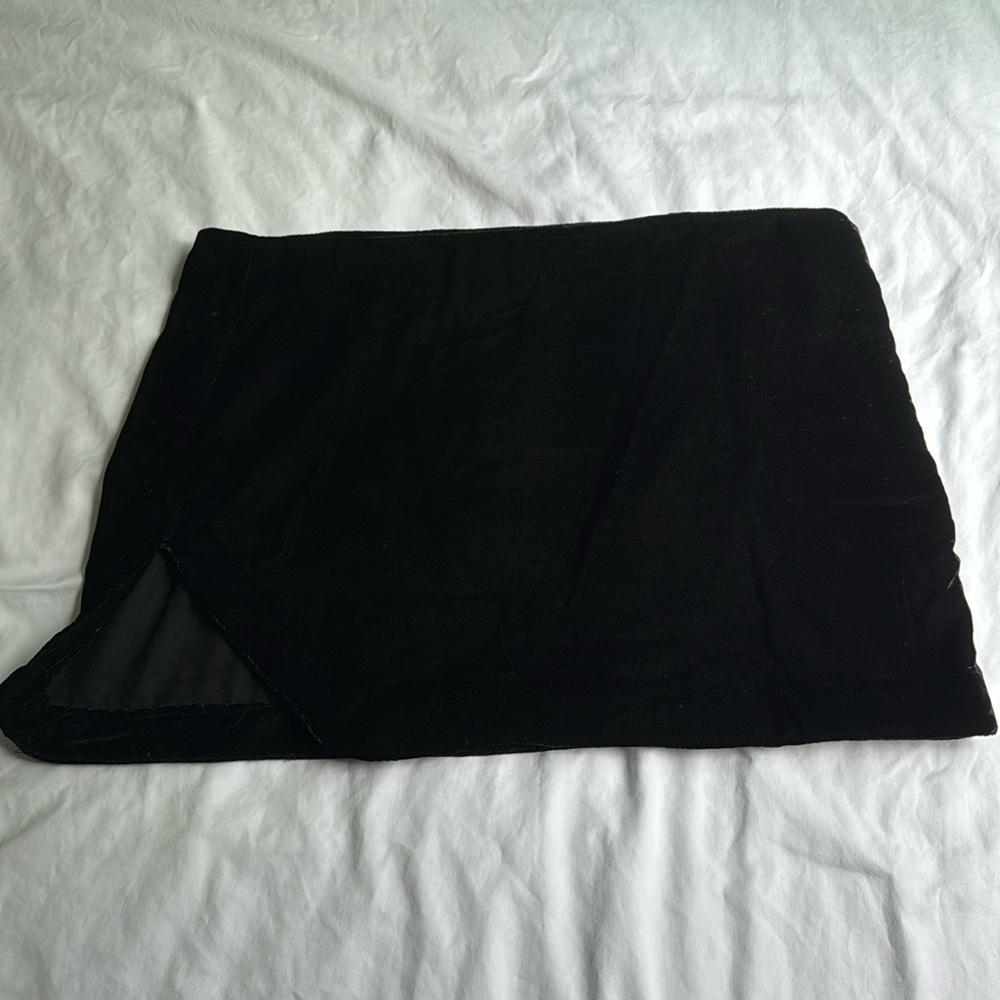 Black Velvet Free People Mini Skirt, Size 4 🖤